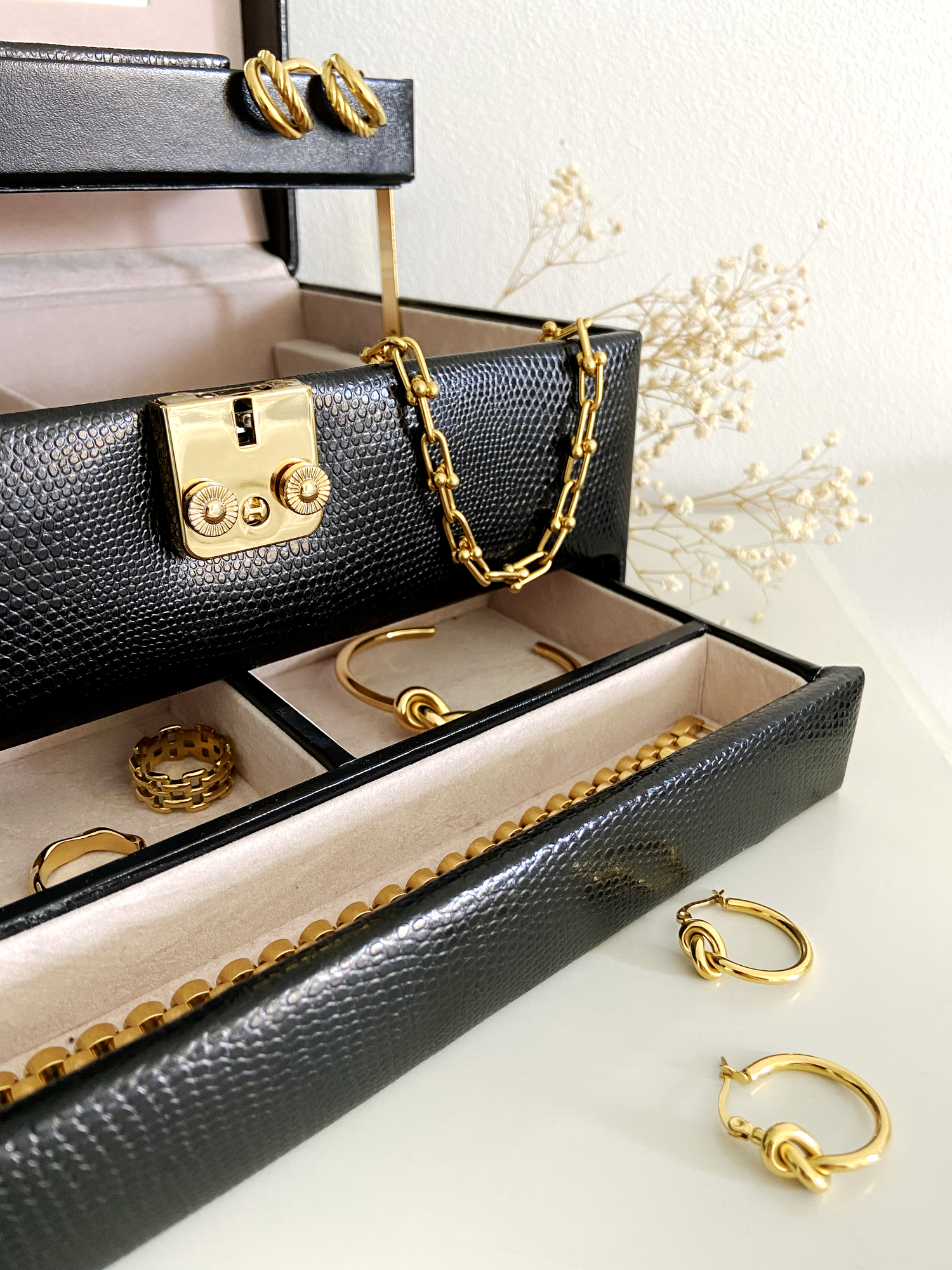 smycken halsband armband guld silver diamanter stenar strass glitter smyckeskrin örhängen armband halsband ringar guld guldpläterat stål